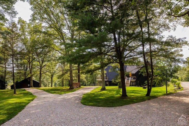 view of front of home featuring a front yard