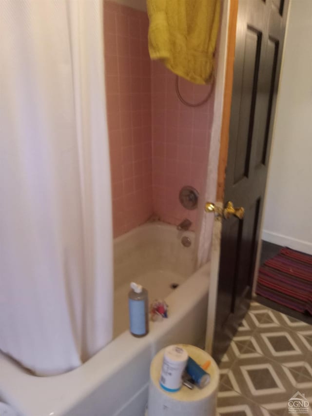 bathroom with shower / bath combo with shower curtain