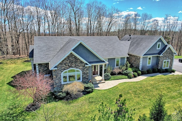 craftsman-style house featuring a front lawn