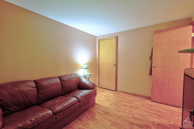 living area featuring light wood-style flooring and baseboards