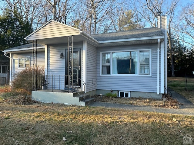 view of front of home with a front lawn