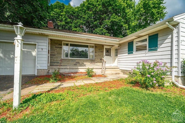 view of front of house with a front lawn and a garage