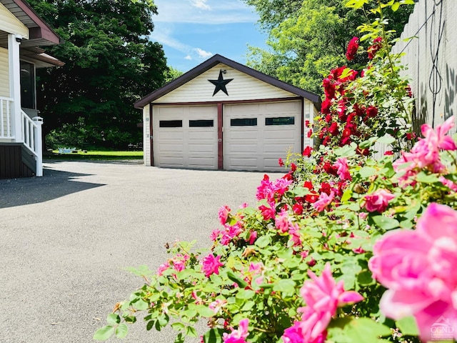 view of detached garage