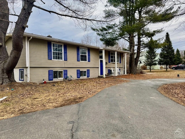 split foyer home with driveway