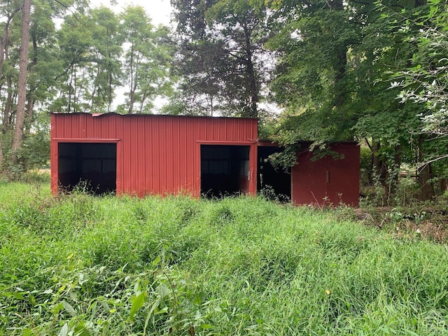 view of outdoor structure