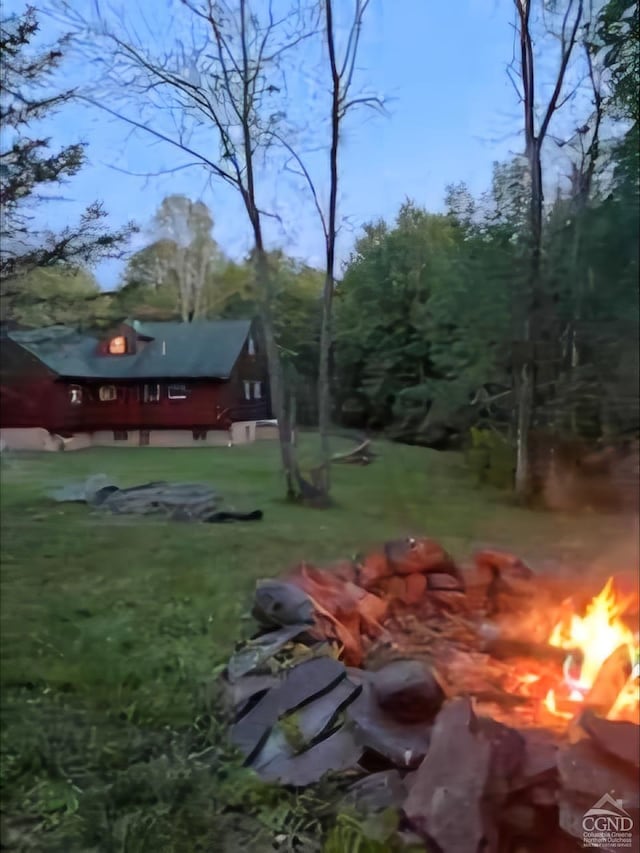 view of yard with a fire pit