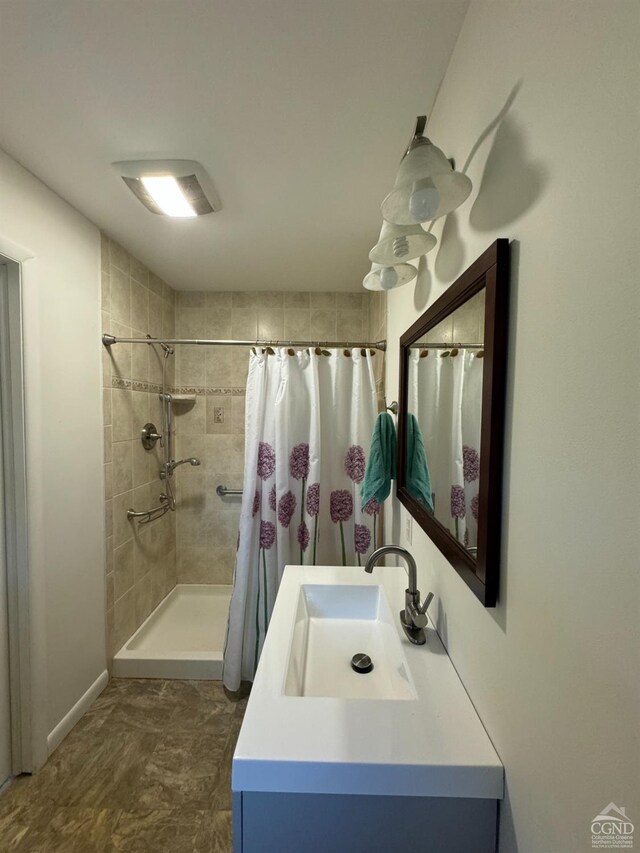 bathroom with a shower with shower curtain and sink