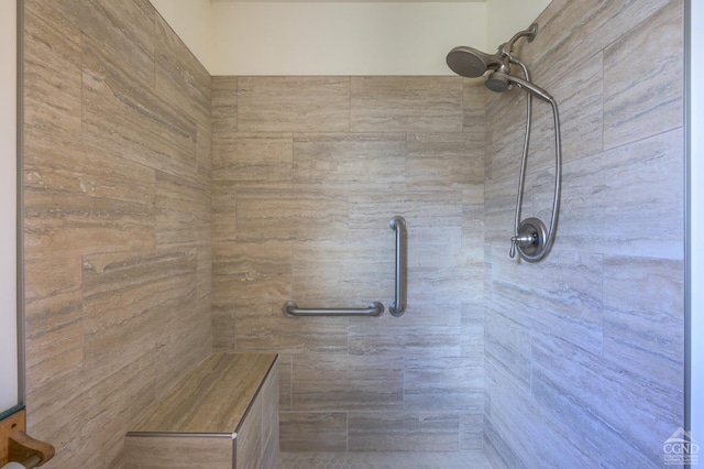 bathroom featuring a tile shower