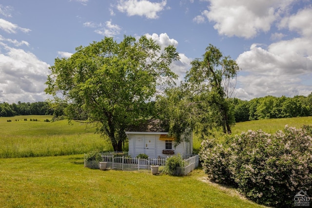 view of yard featuring a rural view