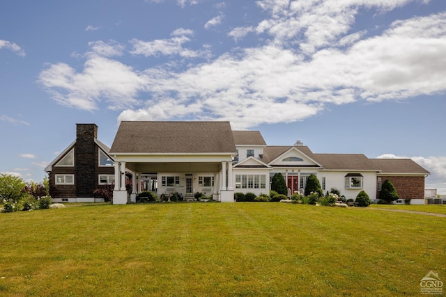 view of front of home featuring a front yard