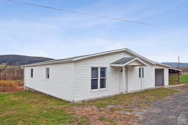 view of front of home with a front yard