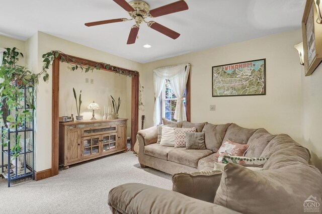 carpeted living room featuring ceiling fan