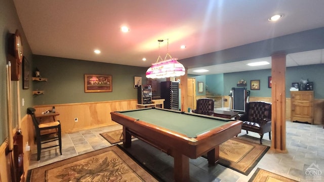 playroom featuring pool table