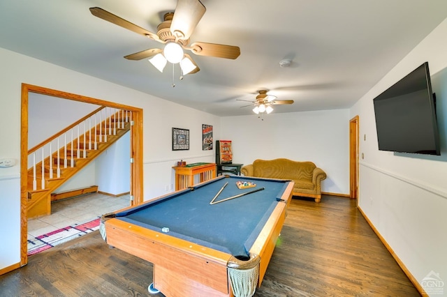 playroom featuring ceiling fan, pool table, and hardwood / wood-style flooring