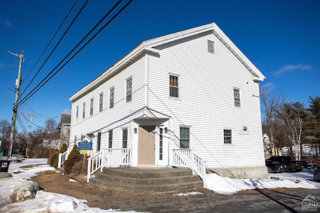 view of front of property