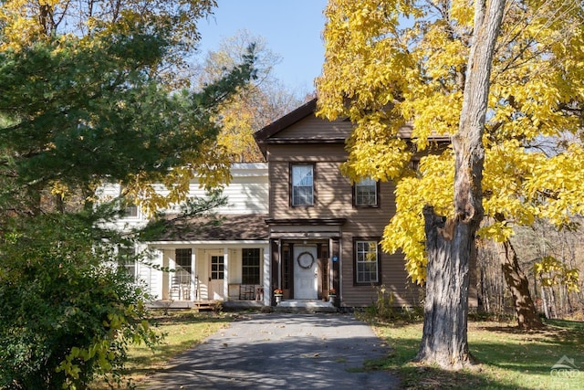 view of front facade with covered porch