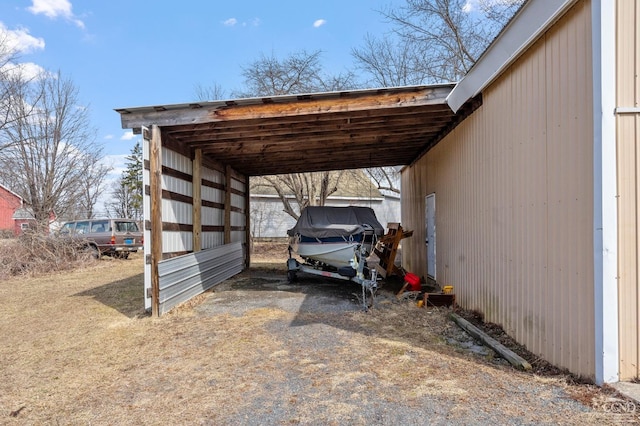 view of vehicle parking featuring a carport and dirt driveway