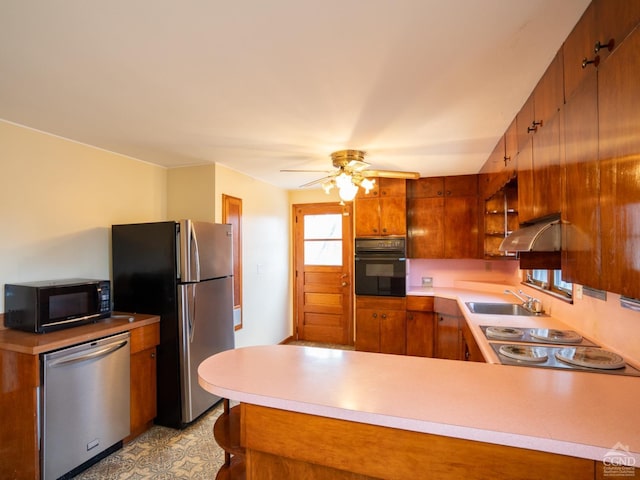 kitchen with ceiling fan, sink, black appliances, and kitchen peninsula