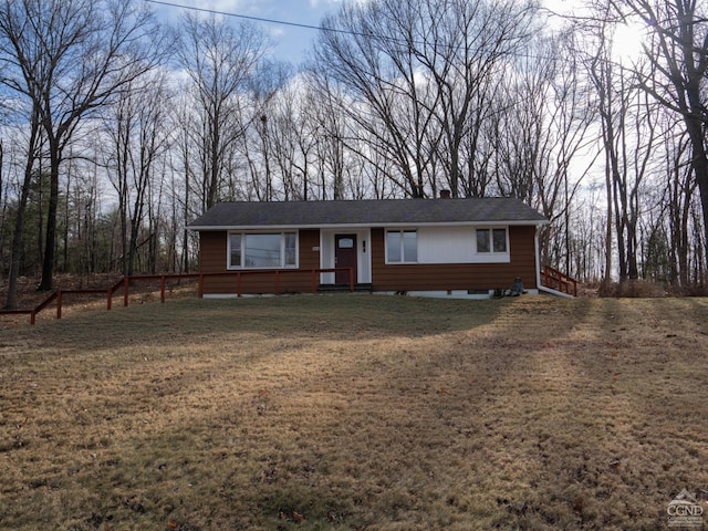 ranch-style house featuring a front yard