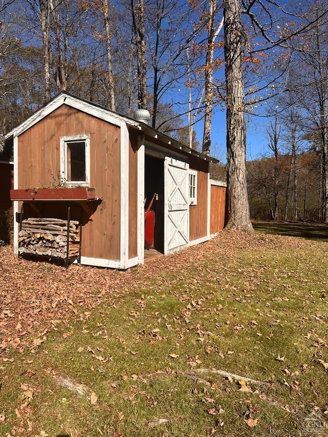 view of outbuilding