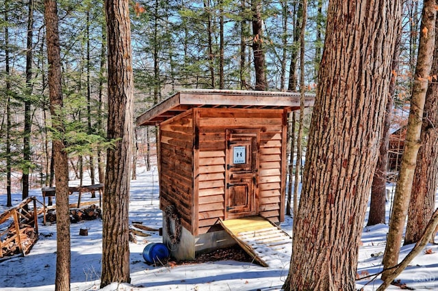 view of outbuilding