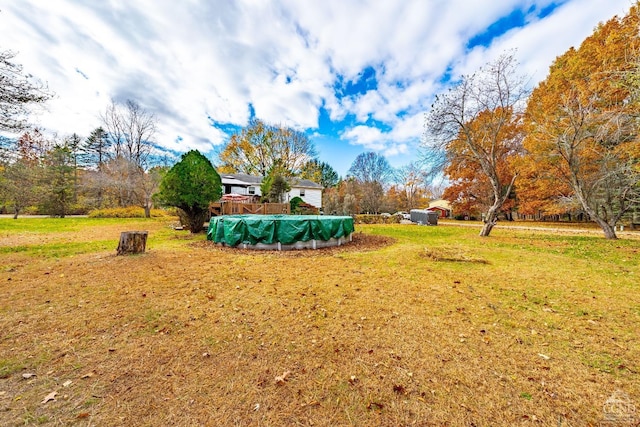 view of yard with a covered pool