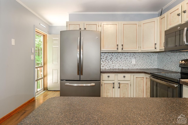 kitchen featuring backsplash, light hardwood / wood-style floors, ornamental molding, and black appliances