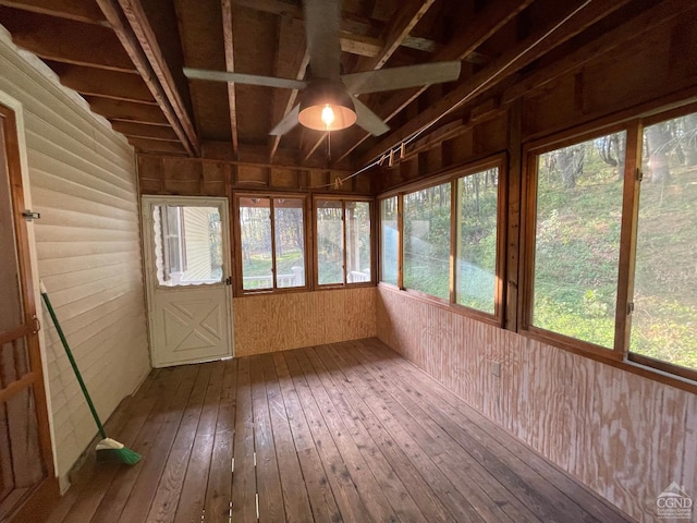 unfurnished sunroom with plenty of natural light and ceiling fan