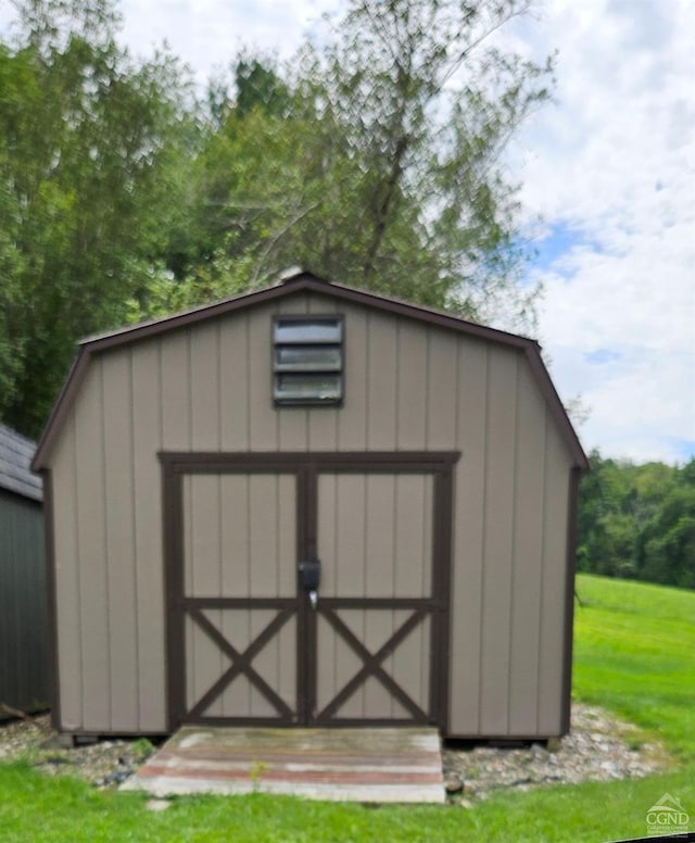 view of outbuilding