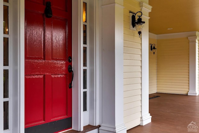 property entrance featuring a porch