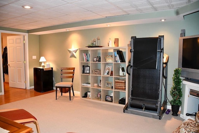 exercise area featuring carpet flooring, recessed lighting, and baseboards