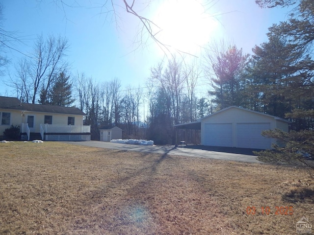 view of yard with an outbuilding and a detached garage