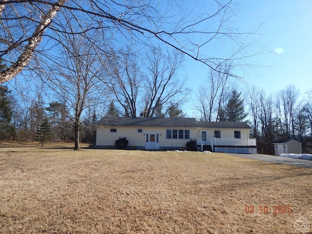 ranch-style house featuring crawl space, an outdoor structure, and a front yard