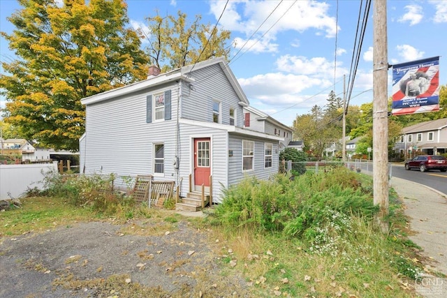 view of front property