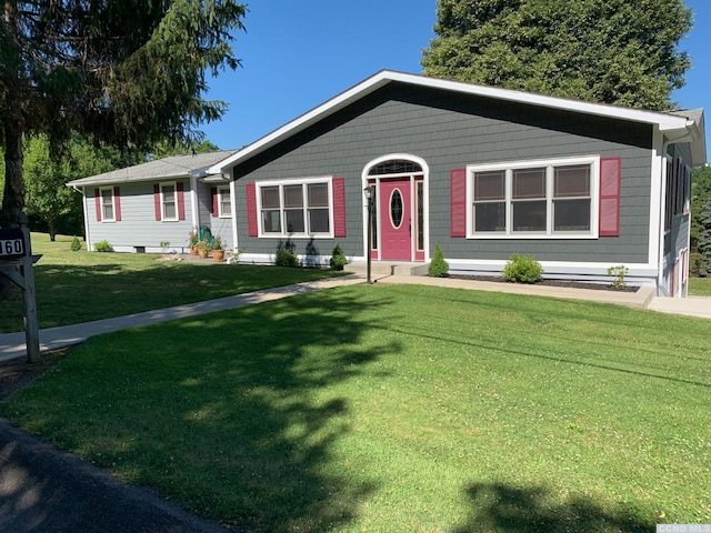 view of front facade featuring a front lawn