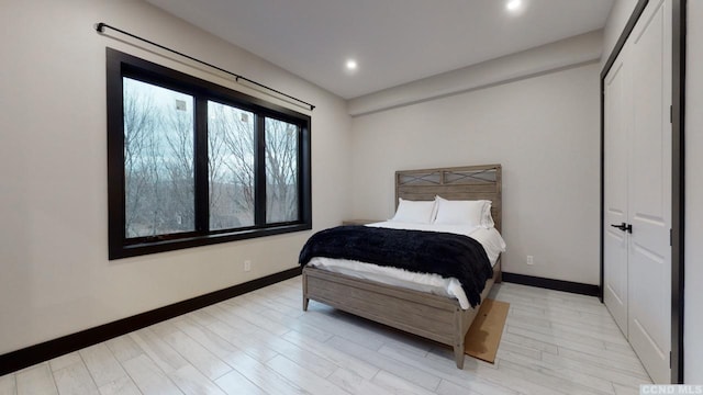 bedroom featuring light wood-style floors, recessed lighting, and baseboards