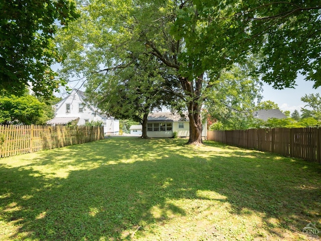 view of yard featuring a fenced backyard