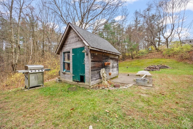 view of outbuilding featuring a yard