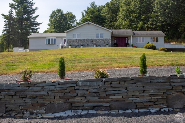 single story home with a front yard