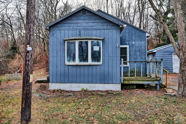 view of outbuilding