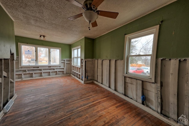 spare room featuring hardwood / wood-style floors, a textured ceiling, and ceiling fan