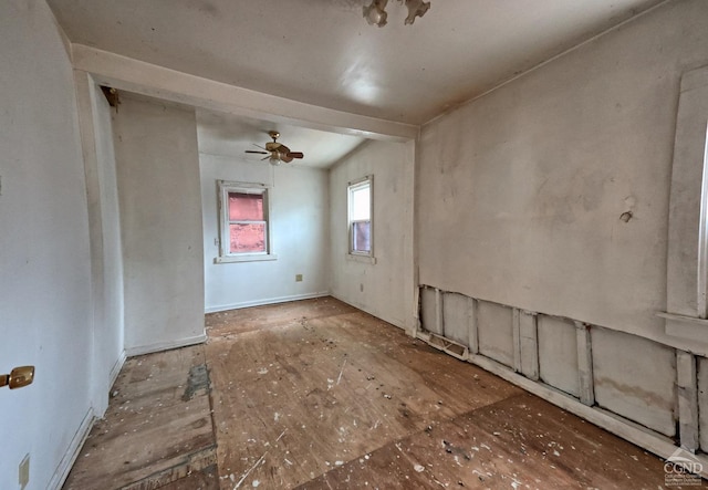 empty room featuring ceiling fan