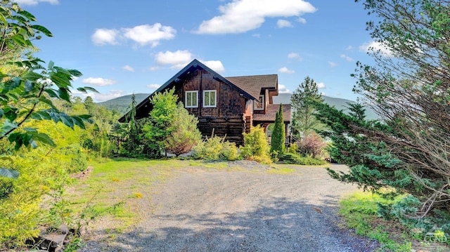 view of front facade featuring a mountain view