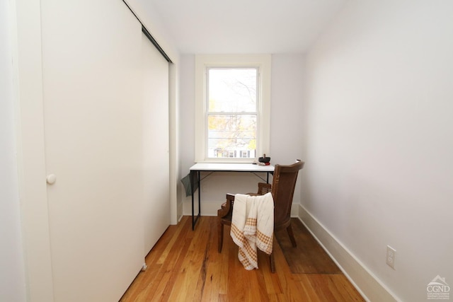 sitting room with light hardwood / wood-style floors