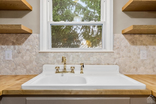 bathroom featuring sink