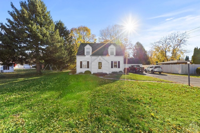 view of front of house featuring a front lawn