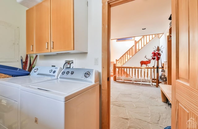 washroom featuring cabinets and washing machine and clothes dryer