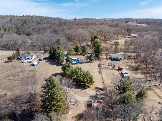 bird's eye view featuring a wooded view