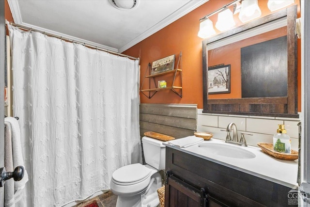 full bath featuring a shower with shower curtain, toilet, ornamental molding, and vanity