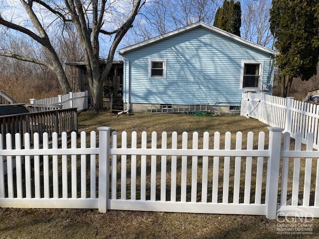 exterior space featuring a fenced front yard